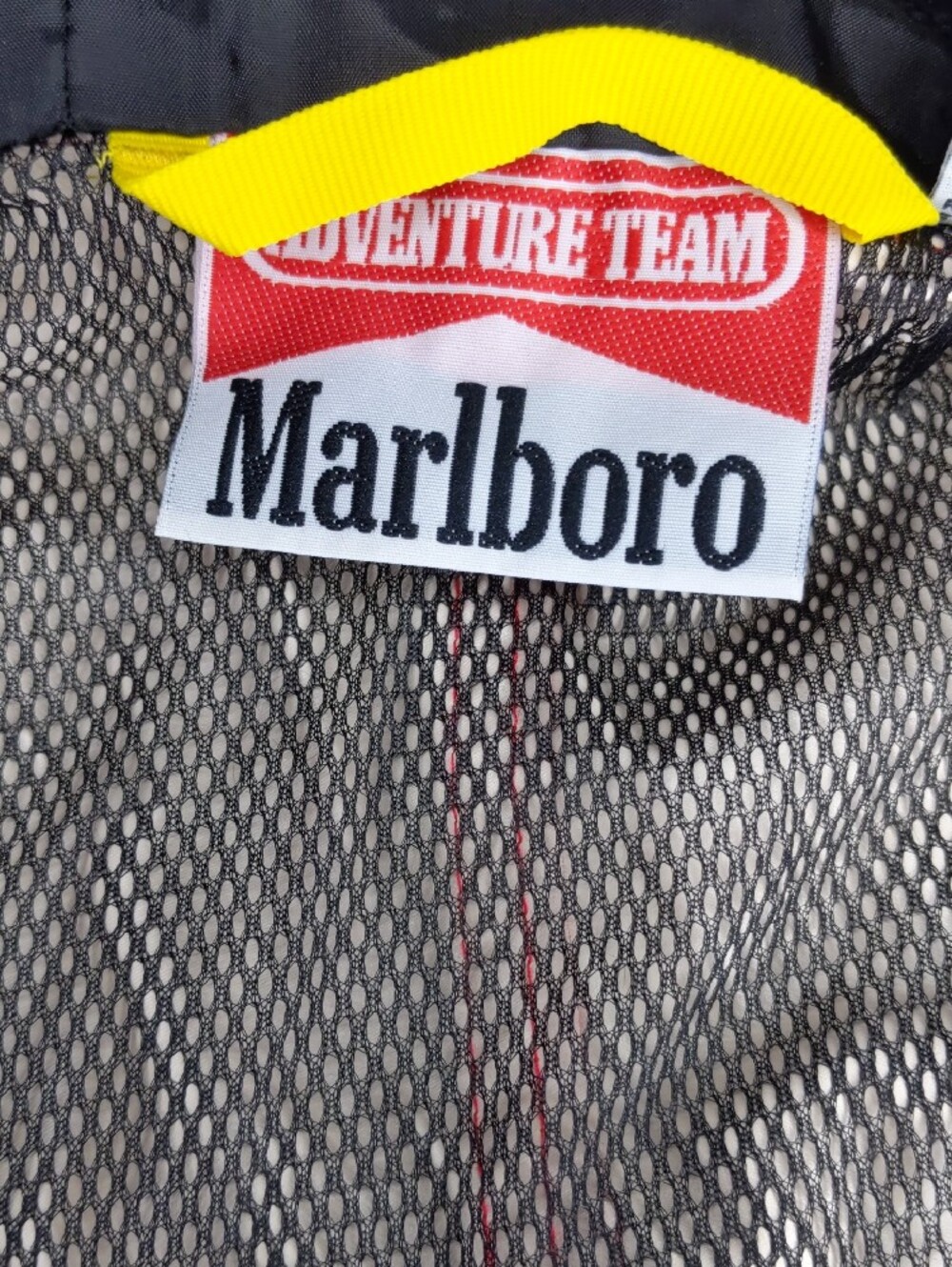 Marlboro Hooded Windbreaker Jacket in Red XL - Picture 12 of 16